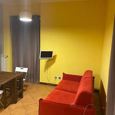 Comfortable Studio Apartment To Monza 아파트 *